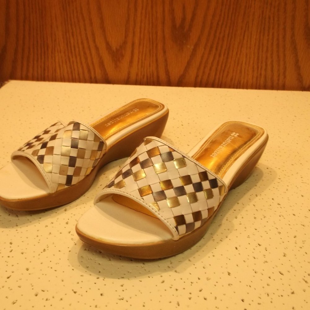 Naturalizer slide